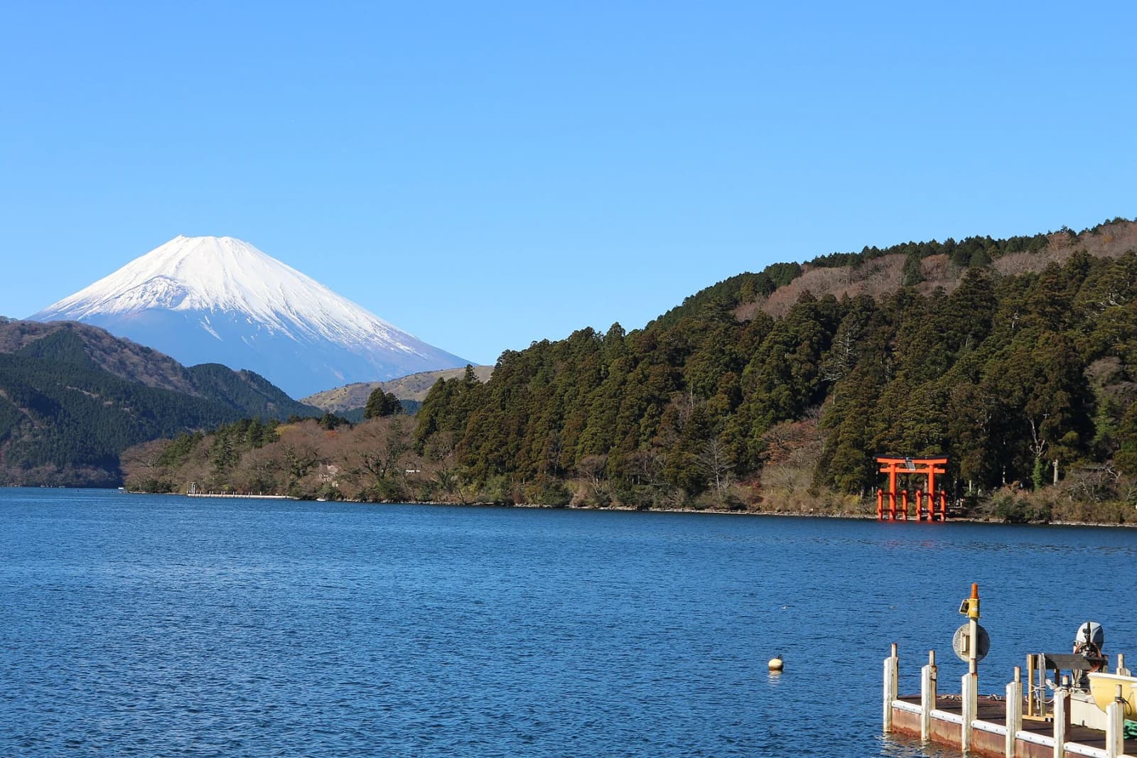 Lake Ashi and the mountain landscape of Hakone