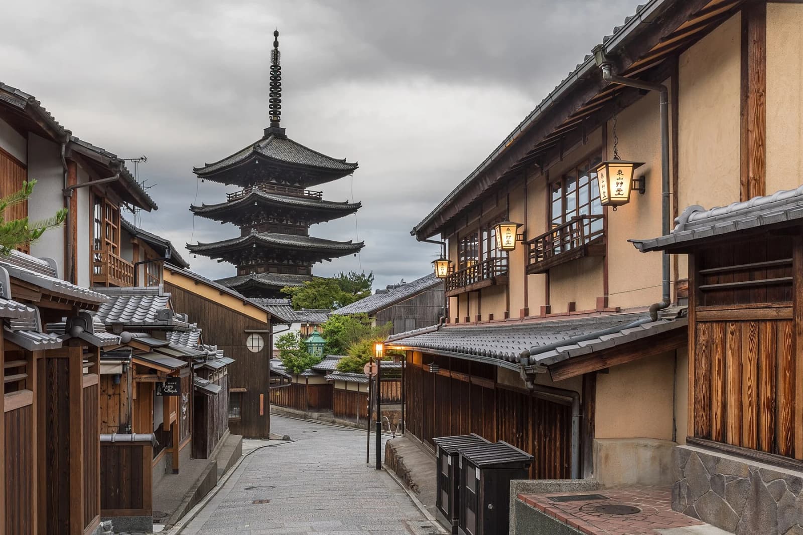 Traditional lanes and Yasaka Pagoda in Higashiyama, Kyoto
